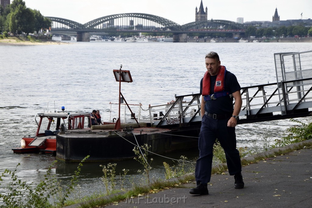 Uebung BF Taucher und Presse Koeln Zoobruecke Rhein P397.JPG - Miklos Laubert